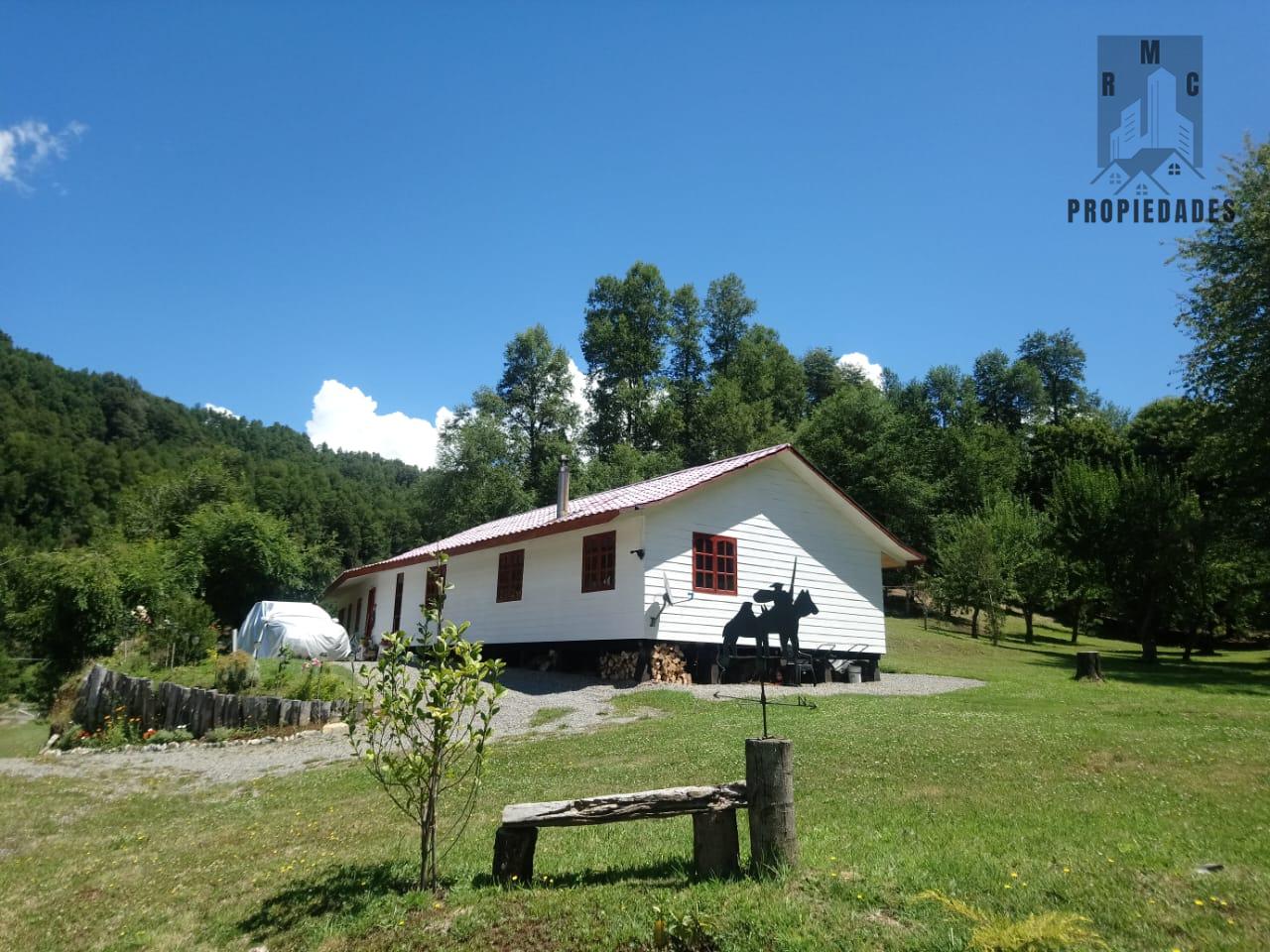 CASA ENTRE PUCÓN Y CURARREHUE EN 10.000 M2 DE TERRENO